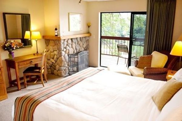 THE RIVERSIDE INN (Grants Pass)